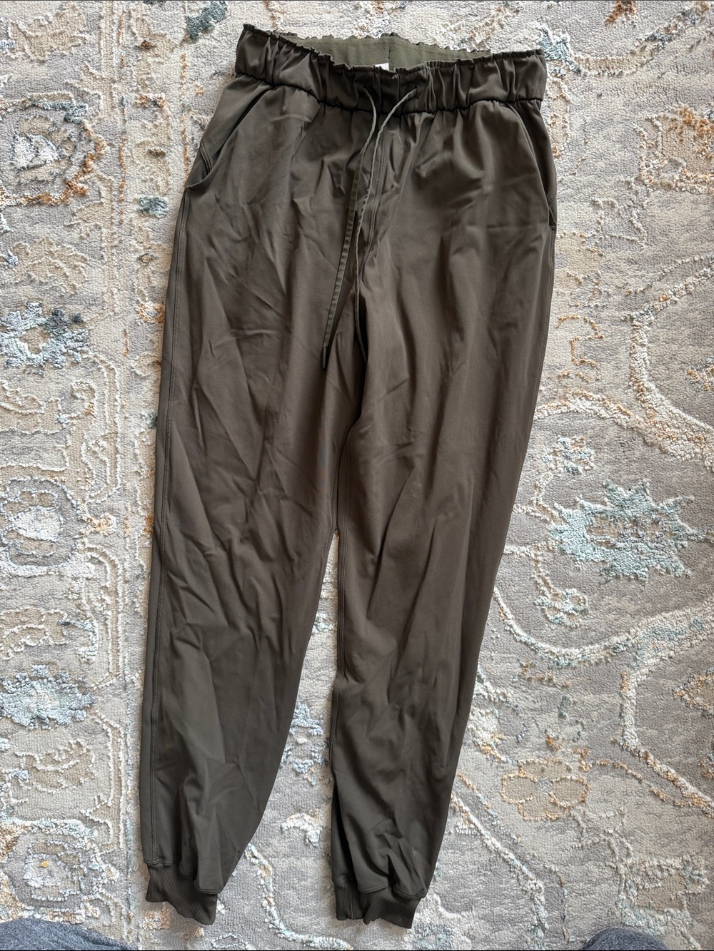 Lululemon Stretch High-Rise jogger